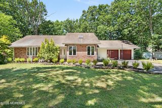 21 Chelsea Road, Jackson, NJ 08527