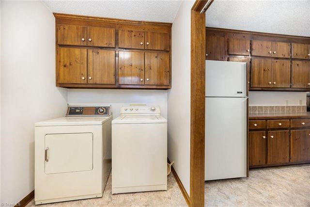 2816 Hoots Road, Hamptonville, NC 27020