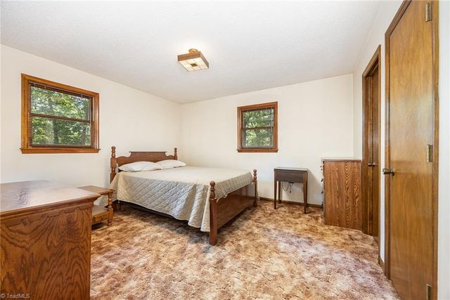 2816 Hoots Road, Hamptonville, NC 27020