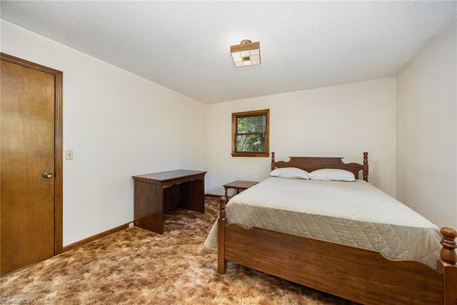 2816 Hoots Road, Hamptonville, NC 27020