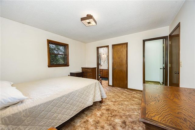 2816 Hoots Road, Hamptonville, NC 27020