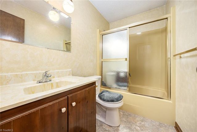 2816 Hoots Road, Hamptonville, NC 27020