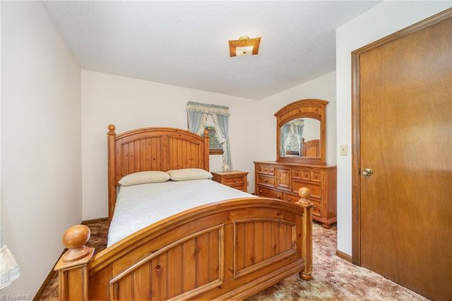 2816 Hoots Road, Hamptonville, NC 27020