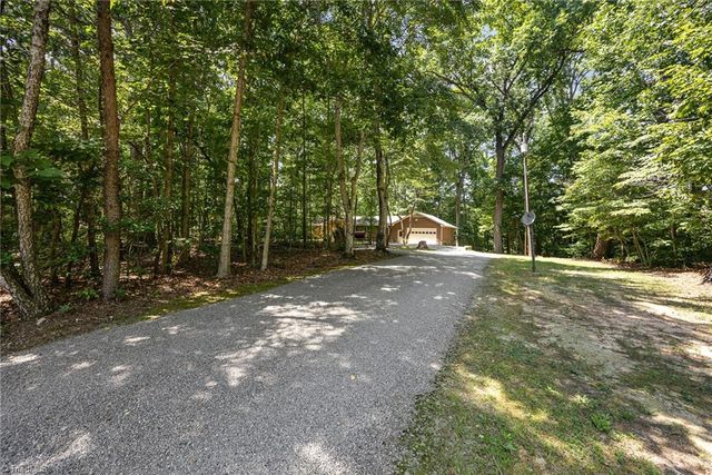 2816 Hoots Road, Hamptonville, NC 27020