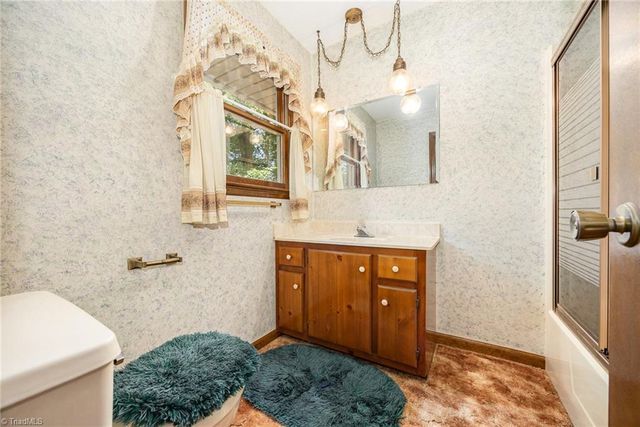 2816 Hoots Road, Hamptonville, NC 27020