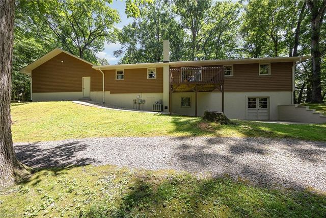 2816 Hoots Road, Hamptonville, NC 27020