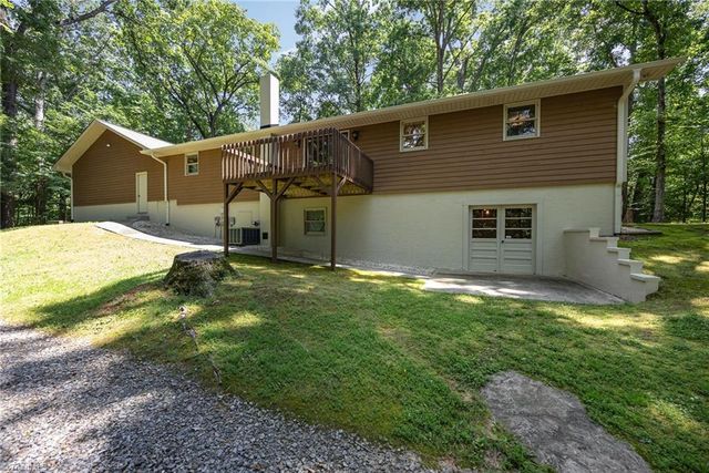 2816 Hoots Road, Hamptonville, NC 27020