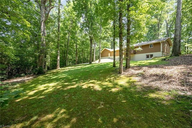 2816 Hoots Road, Hamptonville, NC 27020