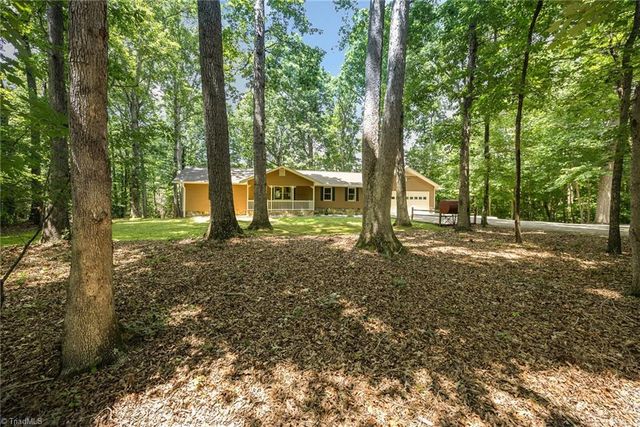 2816 Hoots Road, Hamptonville, NC 27020