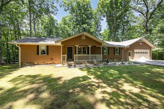 2816 Hoots Road, Hamptonville, NC 27020