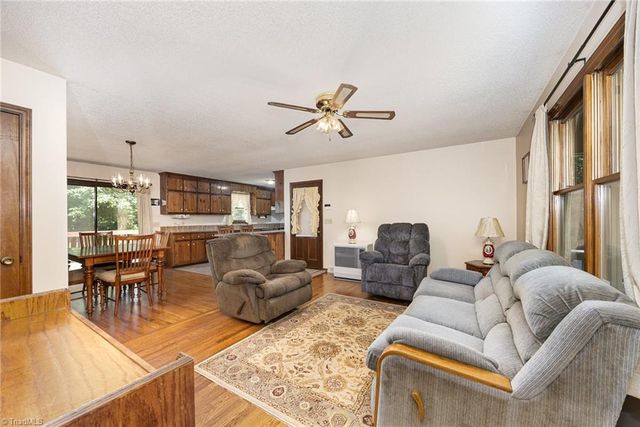 2816 Hoots Road, Hamptonville, NC 27020