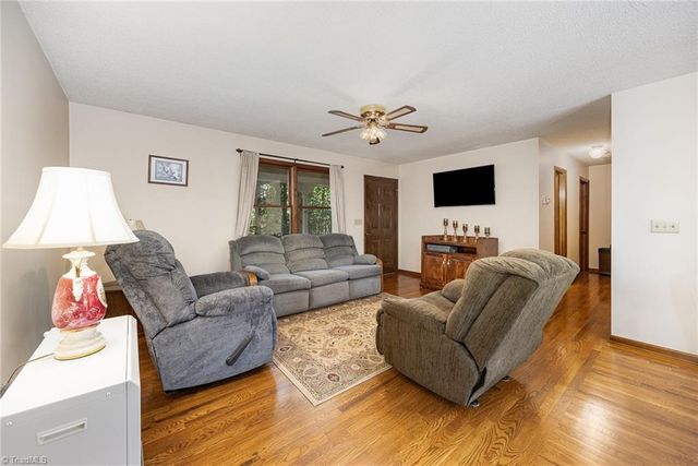 2816 Hoots Road, Hamptonville, NC 27020
