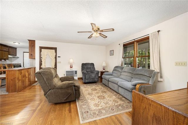 2816 Hoots Road, Hamptonville, NC 27020