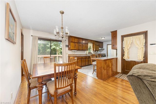 2816 Hoots Road, Hamptonville, NC 27020