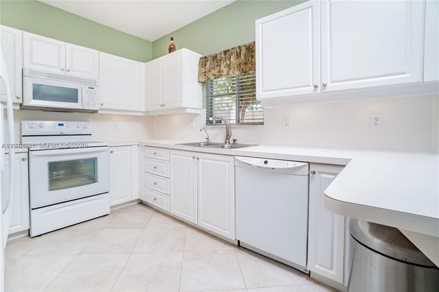 11425 NW 34th Pl, Sunrise, FL 33323