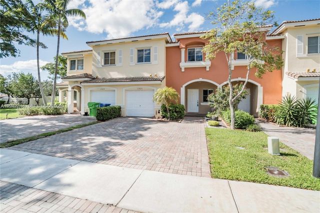 11425 NW 34th Pl, Sunrise, FL 33323