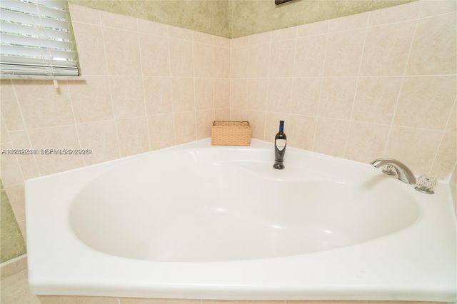 11425 NW 34th Pl, Sunrise, FL 33323