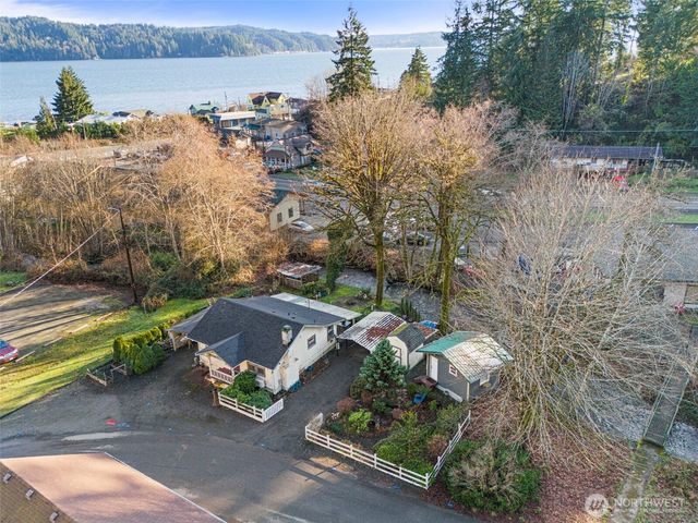 121 N Finch Creek Road, Hoodsport, WA 98548