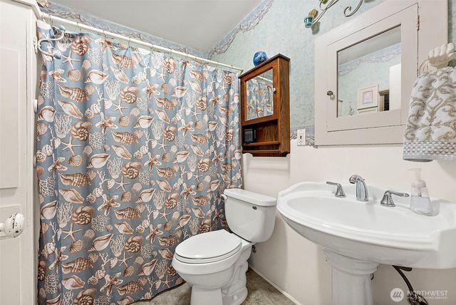 121 N Finch Creek Road, Hoodsport, WA 98548