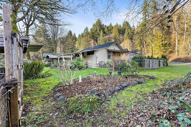 121 N Finch Creek Road, Hoodsport, WA 98548
