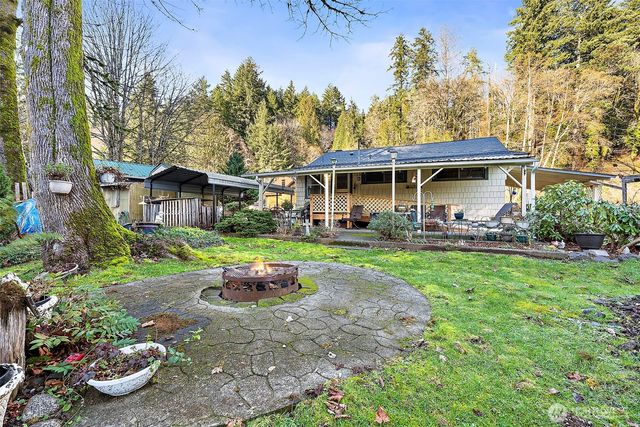121 N Finch Creek Road, Hoodsport, WA 98548