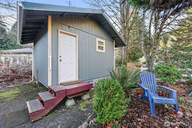 121 N Finch Creek Road, Hoodsport, WA 98548