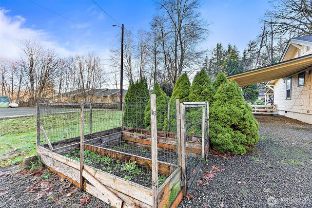 121 N Finch Creek Road, Hoodsport, WA 98548