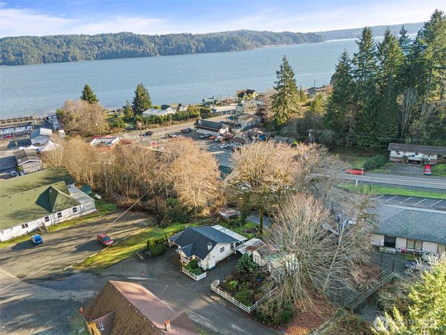 121 N Finch Creek Road, Hoodsport, WA 98548