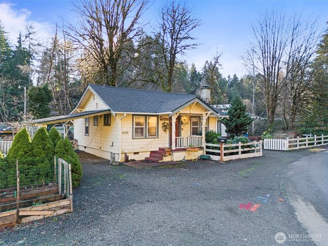 121 N Finch Creek Road, Hoodsport, WA 98548