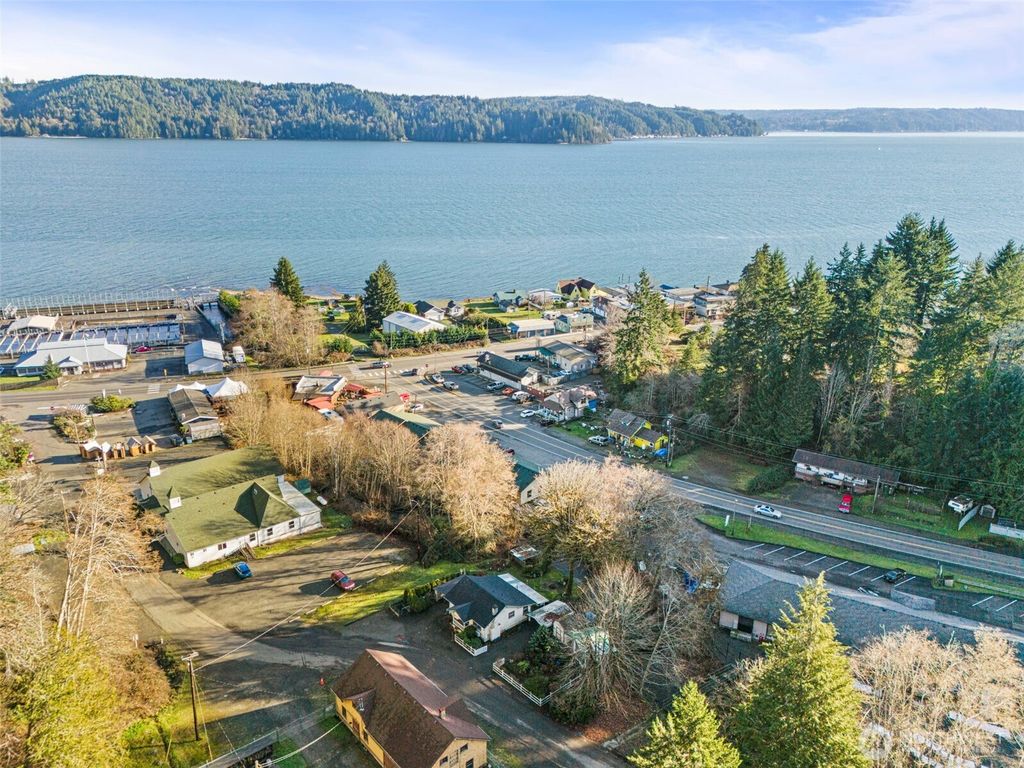 121 N Finch Creek Road, Hoodsport, WA 98548