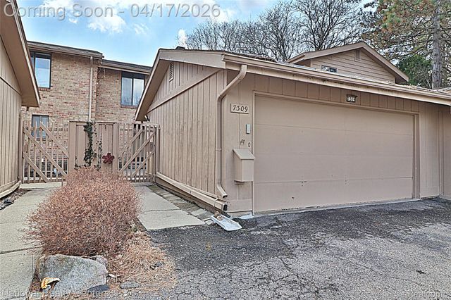 7309 Creek View Circle, West Bloomfield Charter Township, MI 48322