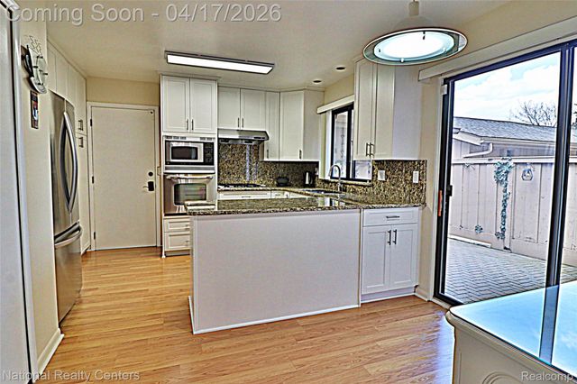 7309 Creek View Circle, West Bloomfield Charter Township, MI 48322