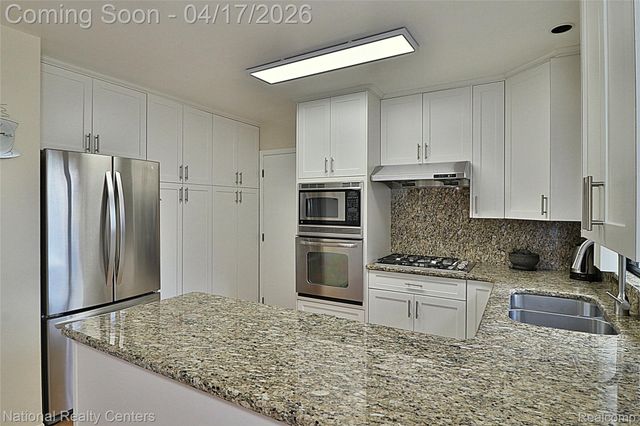 7309 Creek View Circle, West Bloomfield Charter Township, MI 48322