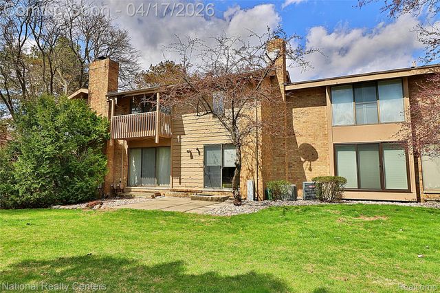 7309 Creek View Circle, West Bloomfield Charter Township, MI 48322