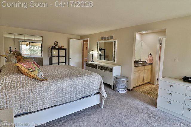 7309 Creek View Circle, West Bloomfield Charter Township, MI 48322