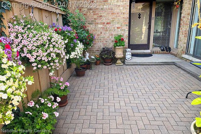 7309 Creek View Circle, West Bloomfield Charter Township, MI 48322