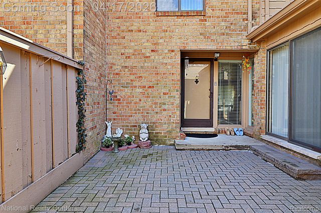 7309 Creek View Circle, West Bloomfield Charter Township, MI 48322