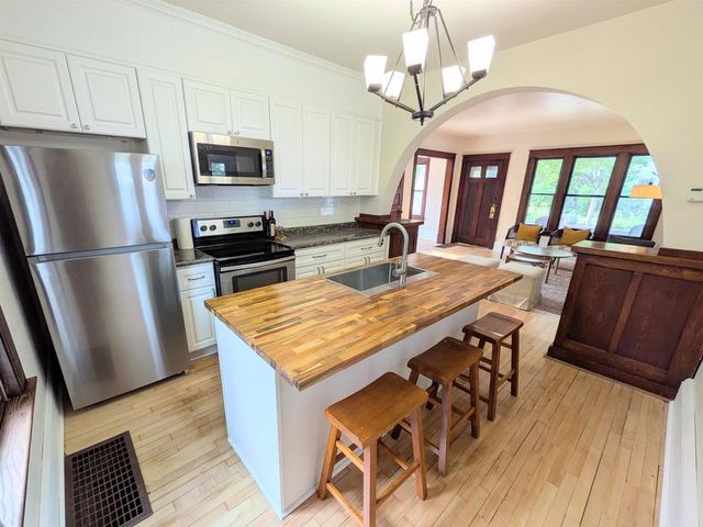 326 E SUMMER STREET, Appleton, WI 54911