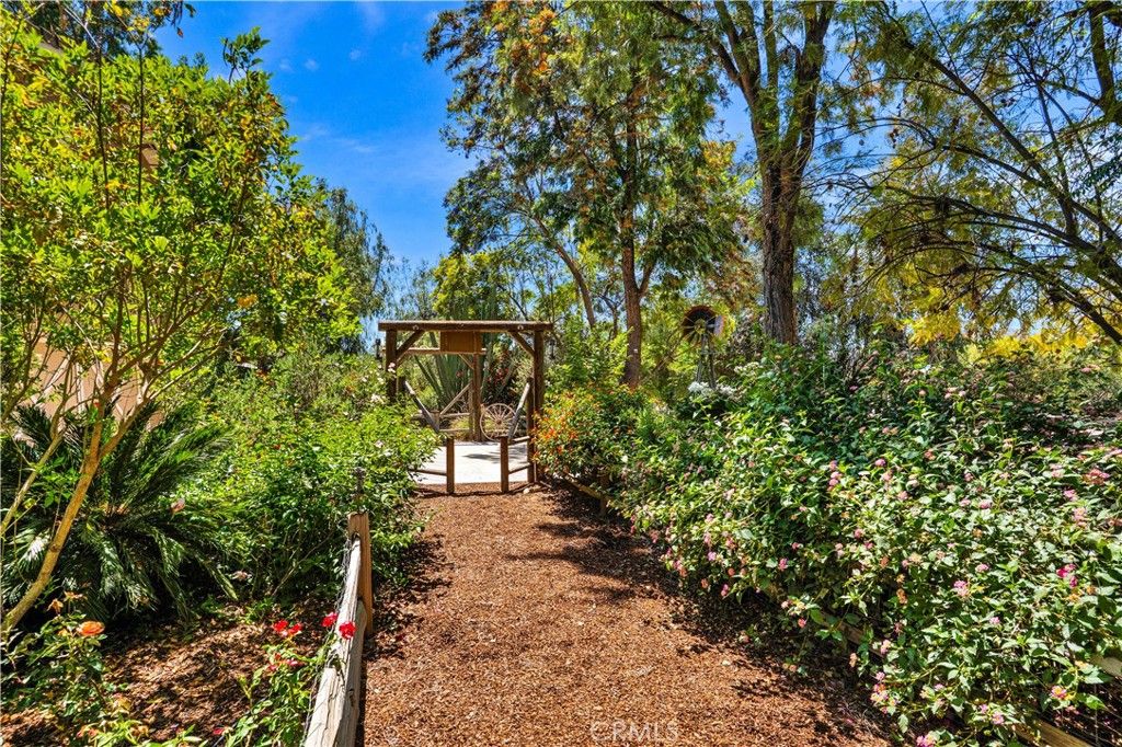 Image 8 of property listing at 31625 Ano Crest, Winchester, CA 92596