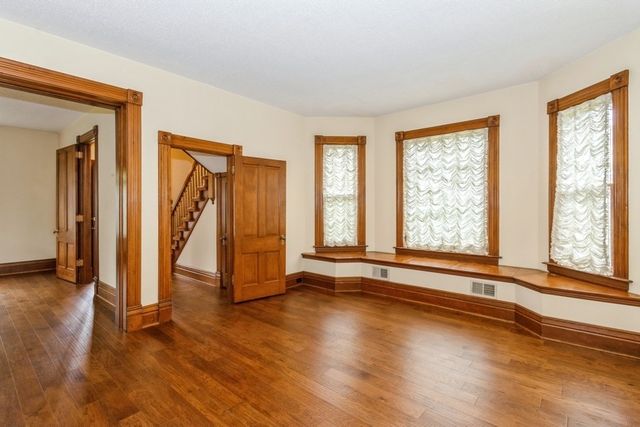 313 5th Avenue NW, Mt Vernon, IA 52314