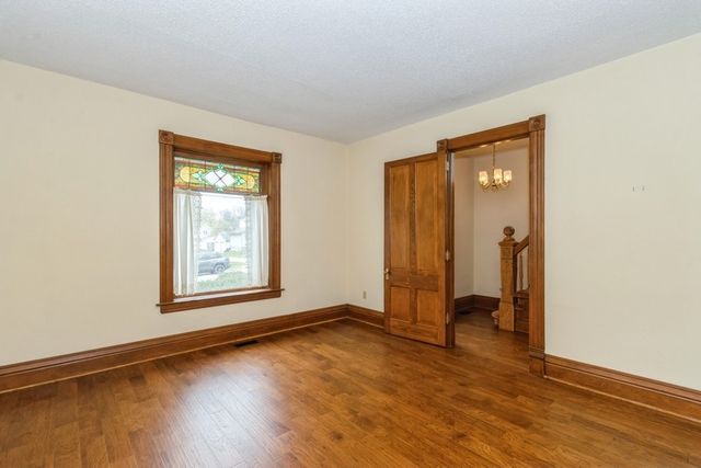 313 5th Avenue NW, Mt Vernon, IA 52314