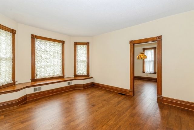 313 5th Avenue NW, Mt Vernon, IA 52314