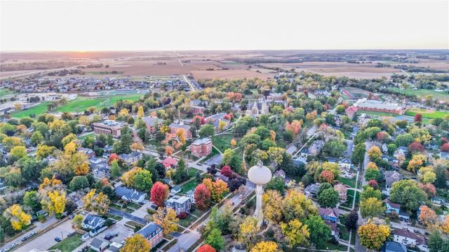 313 5th Avenue NW, Mt Vernon, IA 52314