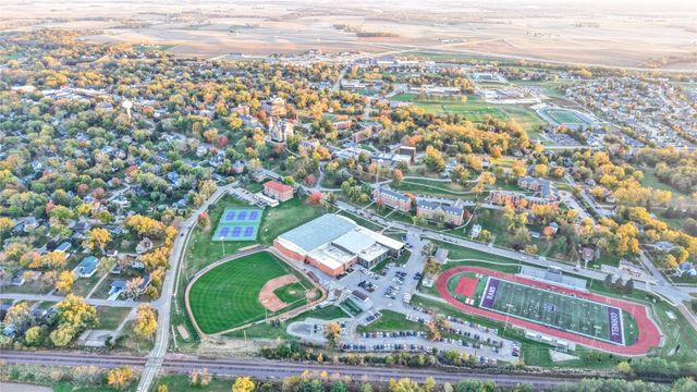 313 5th Avenue NW, Mt Vernon, IA 52314