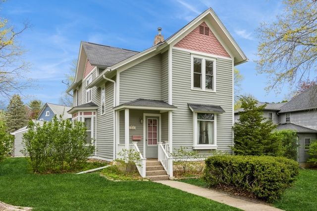 313 5th Avenue NW, Mt Vernon, IA 52314