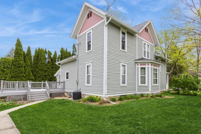 313 5th Avenue NW, Mt Vernon, IA 52314