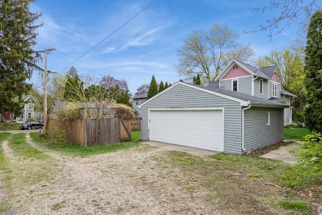 313 5th Avenue NW, Mt Vernon, IA 52314