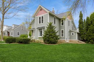 313 5th Avenue NW, Mt Vernon, IA 52314