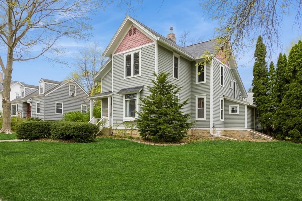 313 5th Avenue NW, Mt Vernon, IA 52314