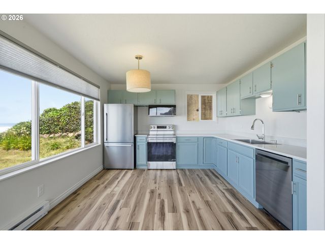 3549 Nw JETTY Ave, Lincoln City, OR 97367
